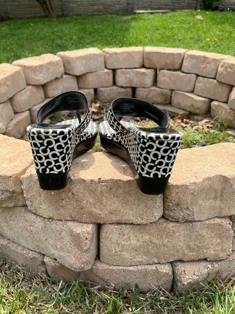 Coach Felicia Wedge Black & White Logo Platform Sandals Size 8.5 - Picture 4 of 6